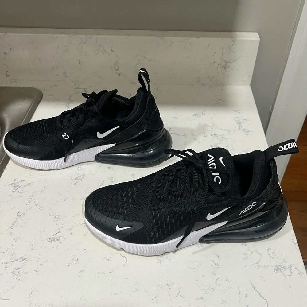 Nike Air Max 270 Black and White Women’s Sneakers - Picture 9 of 12